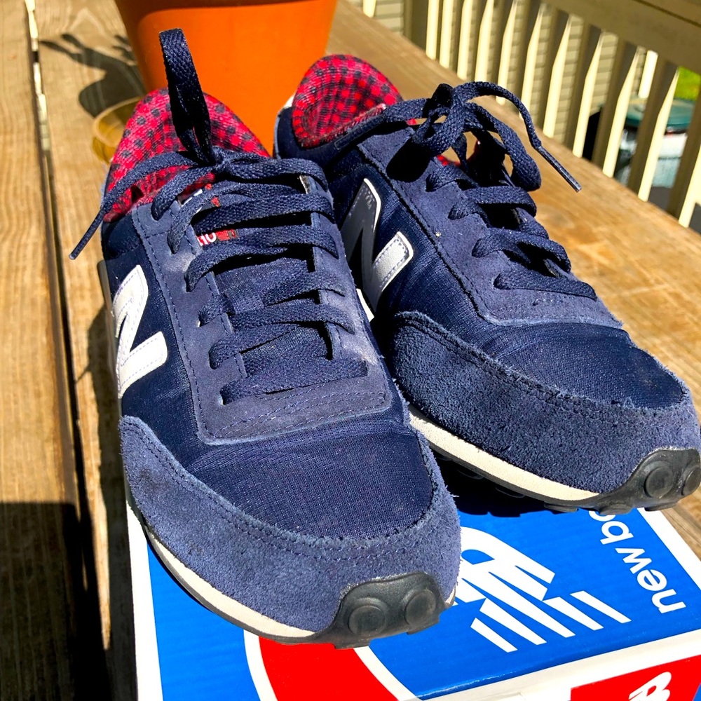 New Balance size 9 Navy Suede vintage/lifestyle ladies sneakers